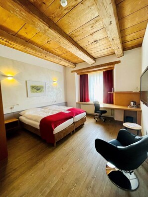 Comfort Room | Desk, free WiFi, bed sheets - Hotel Balsthal (Balsthal)