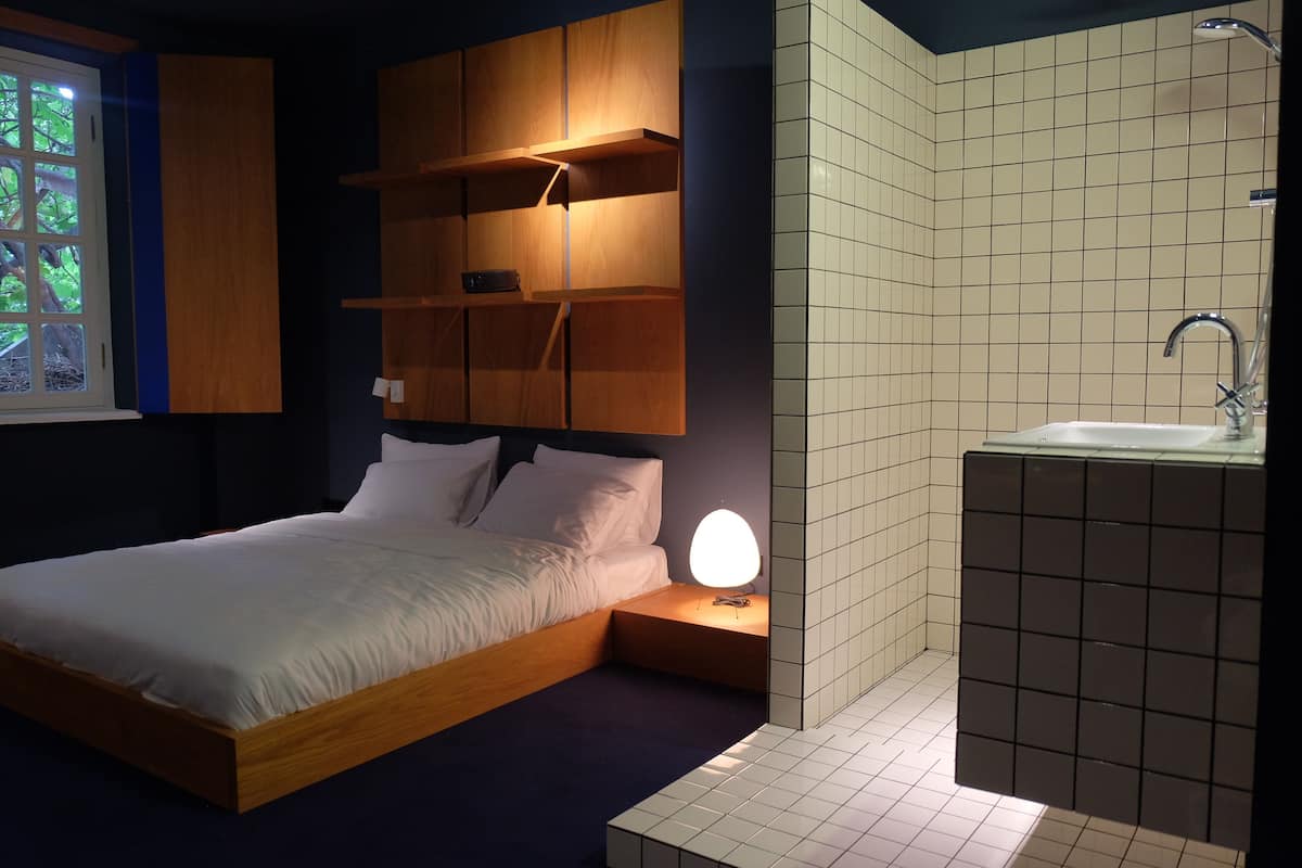 Chambre Deluxe double, balcon | Literie de qualité, lit avec matelas à plateau-coussin, coffre-fort