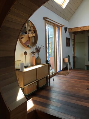 المنشأة من الداخل