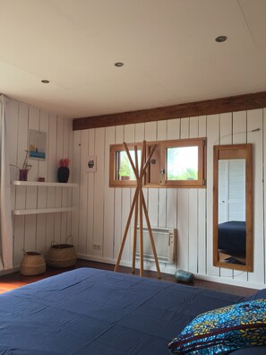 3 عدّة غرف نوم وواي فاي وملاءات أسرّة