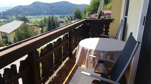 From the mountain to the lake, everything is there in this great vacation apartment