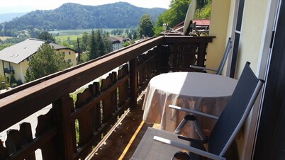 From the mountain to the lake, everything is there in this great vacation apartment