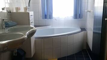 Combined shower/bathtub