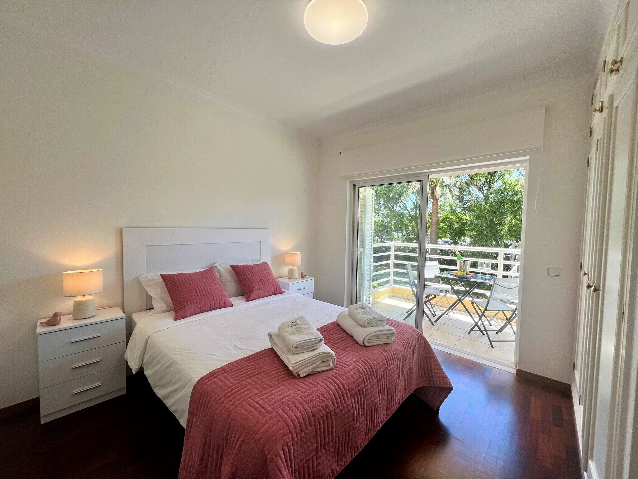 2 habitaciones, tabla de planchar con plancha y wifi gratis 