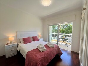 2 quartos, ferros/tábuas de passar roupa, Wi-Fi de cortesia