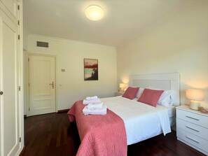 2 Schlafzimmer, Bügeleisen/Bügelbrett, kostenloses WLAN, Bettwäsche