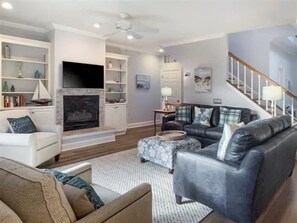 Living room | TV - 5 Genoa Court at The Sea Pines Resort (Hilton Head Island)