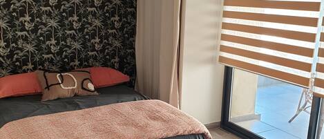 2 chambres, fer et planche à repasser, lit parapluie, Wi-Fi gratuit