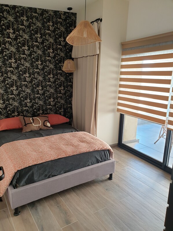 2 عدّة غرف نوم ومكواة/لوح كي وسرير سفر وواي فاي مجانًا