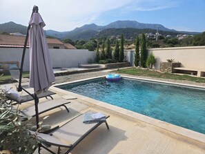 حمّام سباحة خارجي