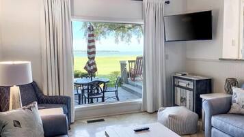 別墅, 多張床, 可使用泳池 | 客廳 | 電視