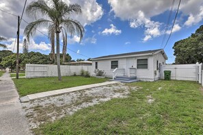 Exterior - Central Sarasota Home: 8 Mi to Siesta Key! (Sarasota)
