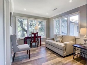 Villa, letti multipli, cucina, vista giardino | Area soggiorno | TV