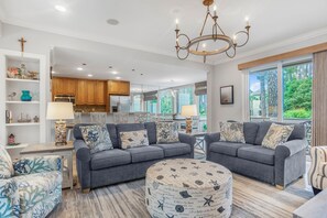 Villa, Mehrere Betten, Küche, Gartenblick (1261 Harbour Town Club) | Wohnbereich