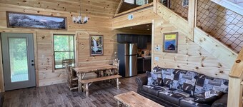 Smoky Mountains Cabin w/ Hot Tub & Cozy Fireplace