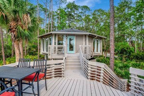 Outdoor dining - 2075 Deer Island at Sea Pines Resort (Hilton Head Island)