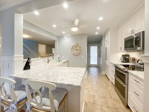 Villa, varias camas, cocina, vista al jardín (2290 Heritage Villas) | Cocina privada | Refrigerador, microondas, horno y parrilla de estufa 