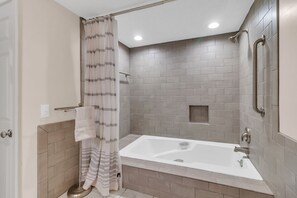 Villa, Multiple Beds, Kitchen (2385 Lighthouse Tennis) | Bathroom | Towels