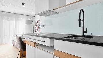 Fridge, microwave, stovetop, coffee/tea maker