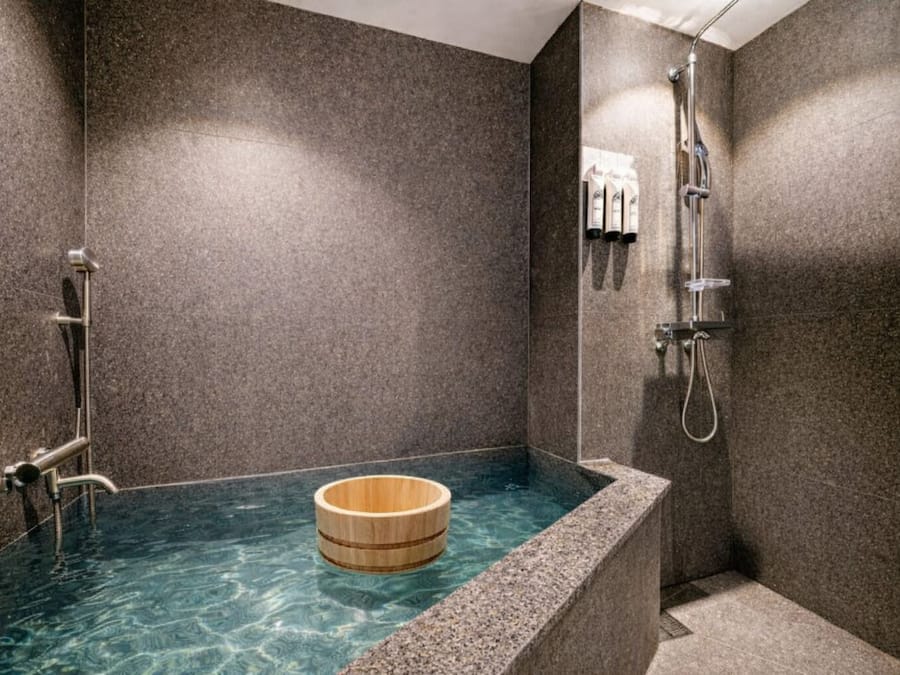 Quarto Duplo em estilo japonês, 1 cama Queen, para não fumantes, vista para a montanha | Banheiro | Secador de cabelo, roupões de banho, chinelos, toalhas de banho