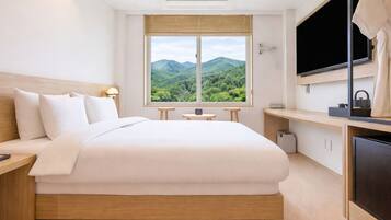 Premium bedding, down duvets, pillow-top beds, desk