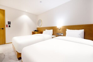 Standard Twin Room, Non Smoking, Mountain View | Premium bedding, down duvets, pillow-top beds, desk - Daisy Hotel (Yangpyeong)