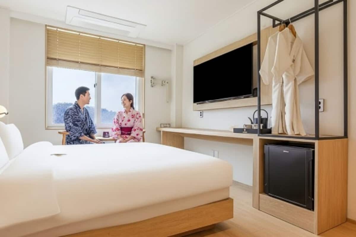Japanese-style Double Room, 1 Queen Bed, Non Smoking, Mountain View | Premium bedding, down comforters, pillowtop beds, desk