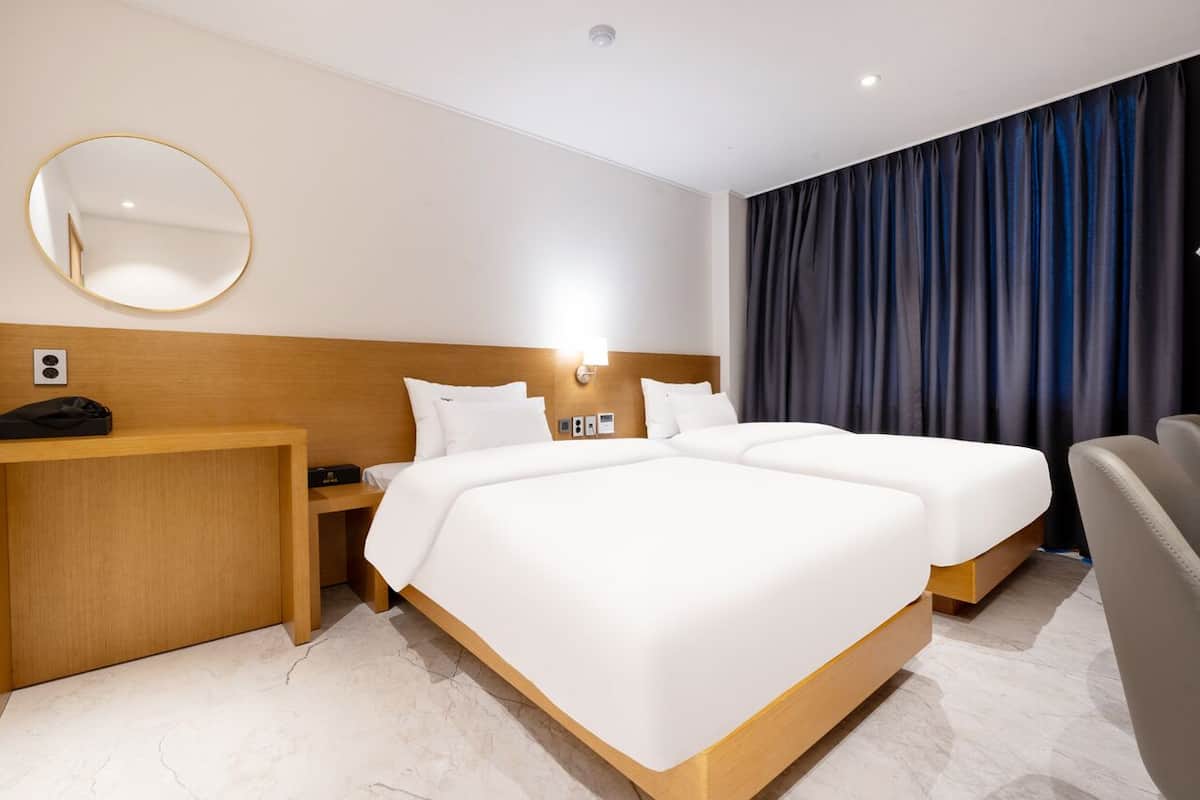 Standard-Zweibettzimmer, Nichtraucher, Bergblick | 1 Schlafzimmer, hochwertige Bettwaren, Daunenbettdecken