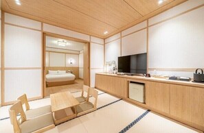 Signature Suite, Non Smoking, Mountain View | 1 bedroom, premium bedding, down comforters, pillowtop beds