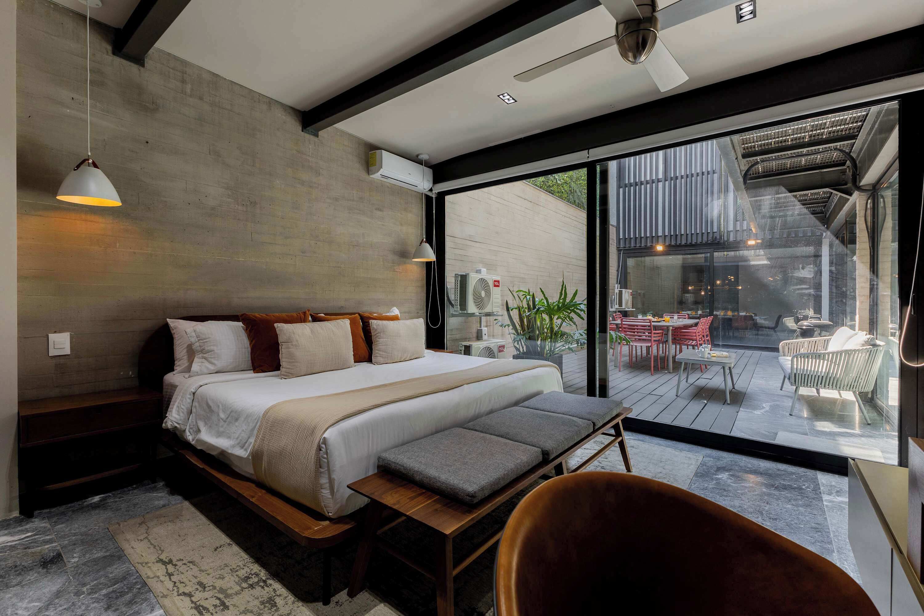 2 quartos, cofres nos quartos, escrivaninha