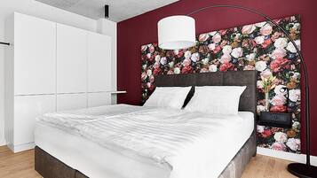 1 bedroom, desk, free WiFi, bed sheets