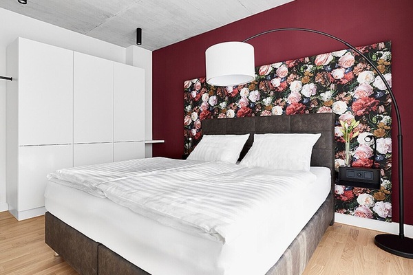Apartment XL - Schlafbereich mit Doppelbett und Kleiderschrank