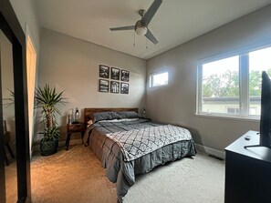 3 bedrooms, desk, free WiFi, bed sheets - Modern Home w/ Rooftop Deck, Fireplace & Stunning City & Mountain Views (Denver)