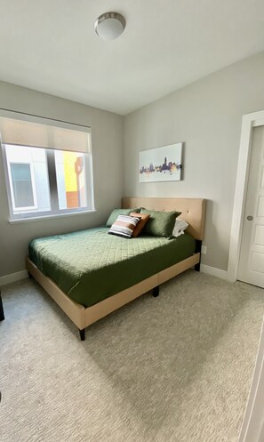 2 bedrooms, desk, free WiFi, bed sheets - Modern Home w/ Rooftop Deck, Fireplace & Stunning City & Mountain Views (Denver)