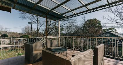 Restful Canberra Retreat in Spacious Terrace Home