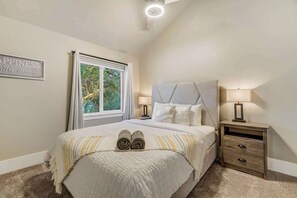 3 Schlafzimmer, Schreibtisch, Bügeleisen/Bügelbrett, Reisekinderbett