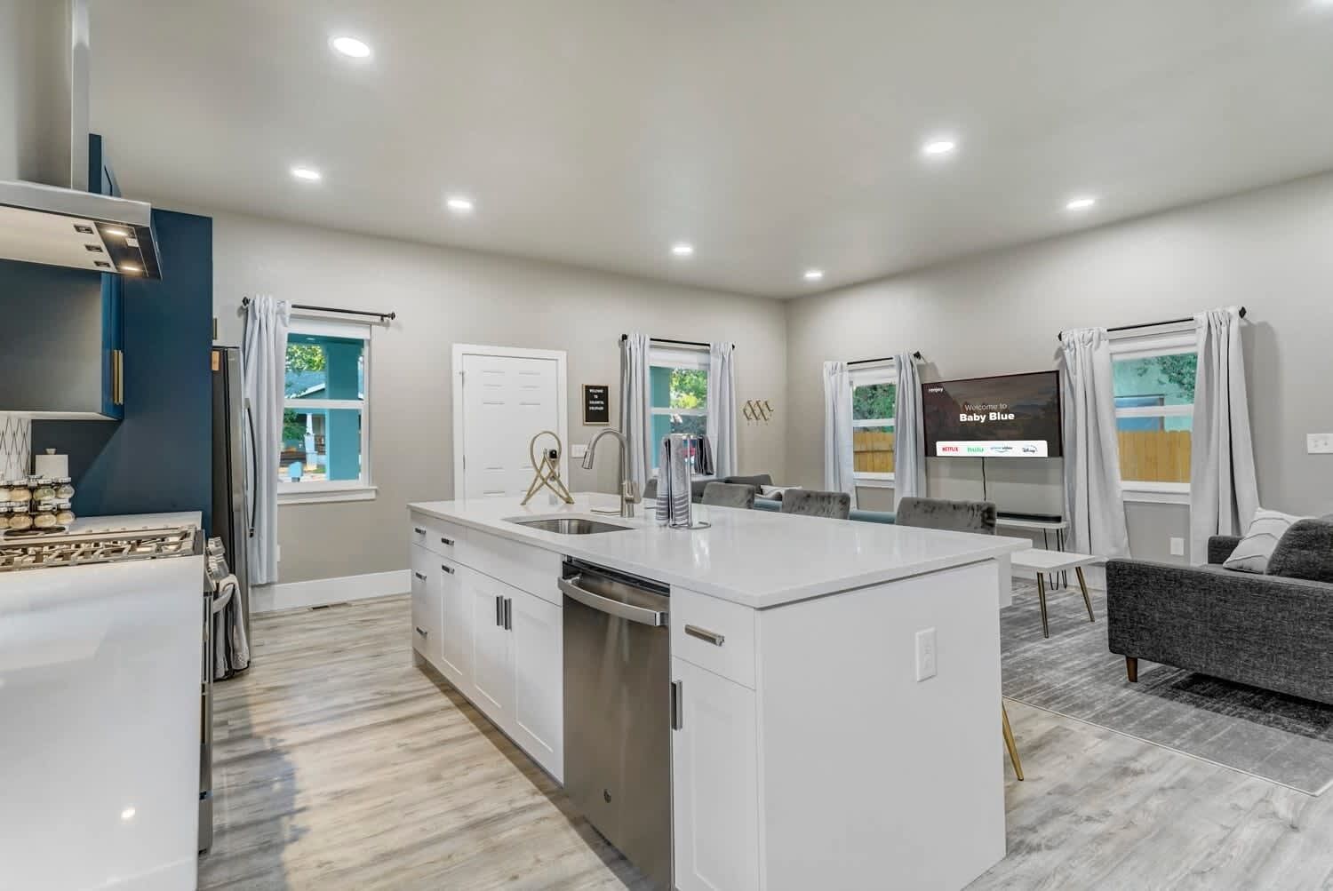 雪櫃、微波爐、焗爐、爐具