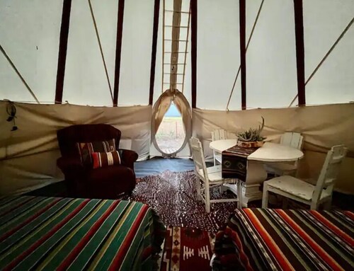 Gorgeous space for 4 with glamorous Oklahoma Charm!