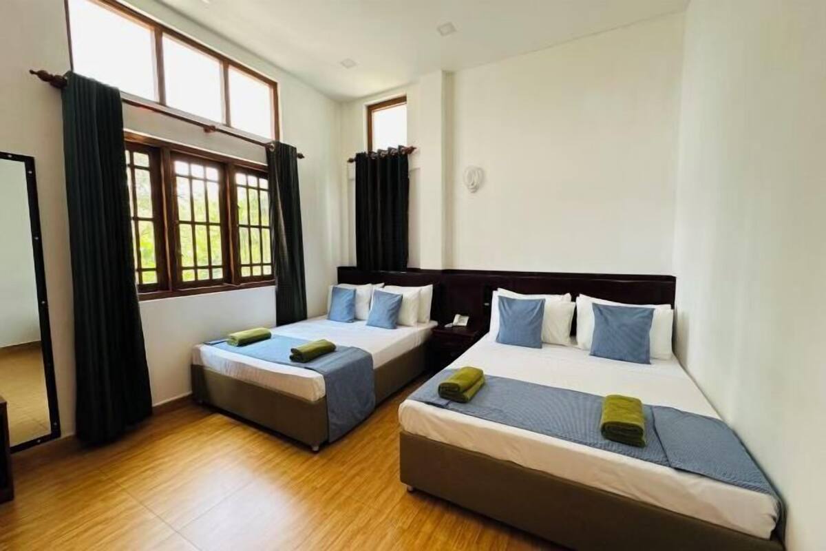 Ropa de cama de alta calidad, camas con efecto memoria y minibar