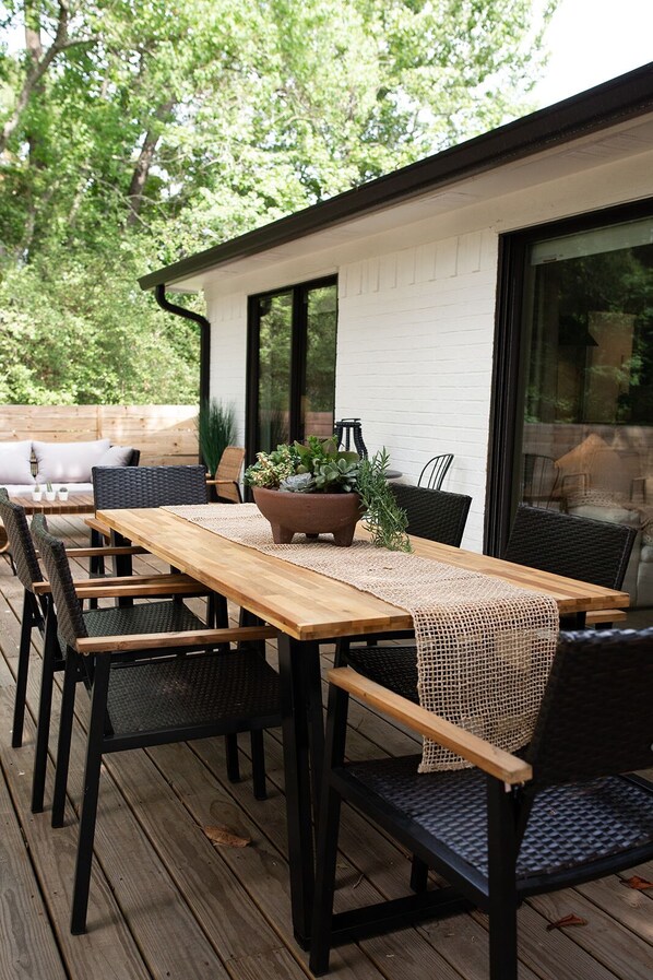 Outdoor dining