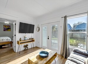 5 soverom, skrivebord, wi-fi (inkludert) og sengetøy