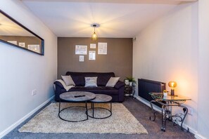 TV - ◑Executive 5 Bed House ◑Ensuite ◑Parking ◑Garden (Gateshead)