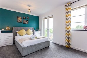 5 habitaciones, tabla de planchar con plancha, internet y ropa de cama 