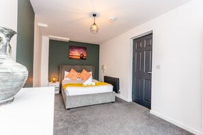 5 habitaciones, tabla de planchar con plancha, internet y ropa de cama 