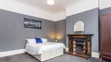 2 bedrooms, iron/ironing board, internet, bed sheets