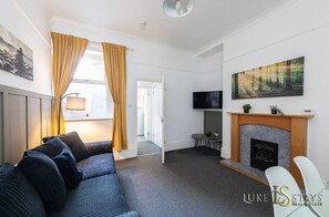 Unclassified image, 2 of 21, button