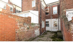 Unclassified image, 5 of 21, button