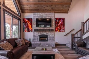 TV, fireplace