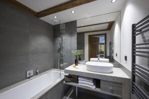 Bathtub, hair dryer - Wifi, fitness, swimming pool, sauna, hammam, balcony, tv, ski locker, 100m², Les Contamines-Montjoie (Les Contamines-Montjoie)