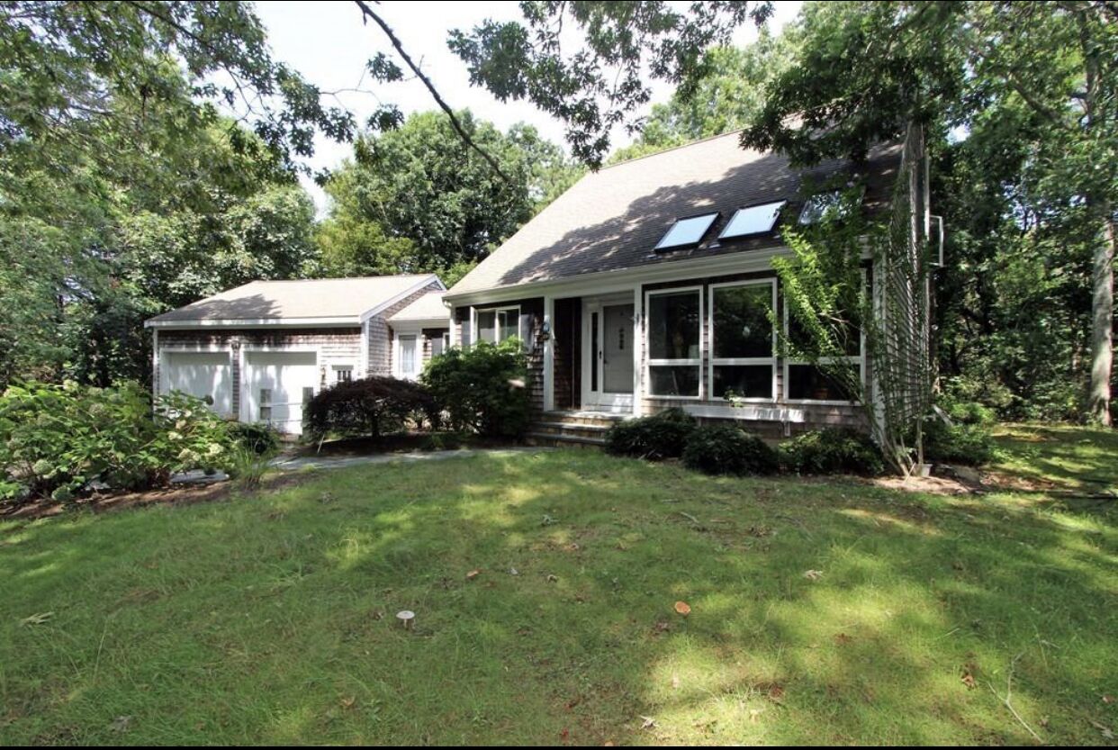 Minutes to National Seashore or Eastham & Orleans bay beaches!